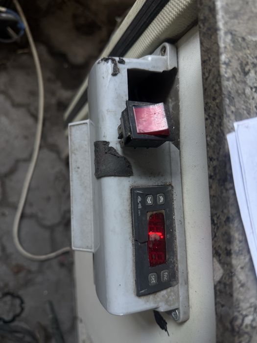 Продам витринный холодильник