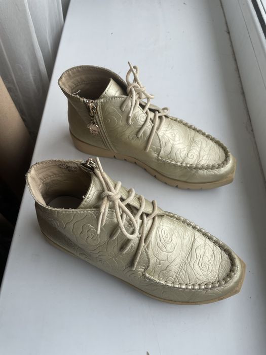 Ботинки золотистые 31р