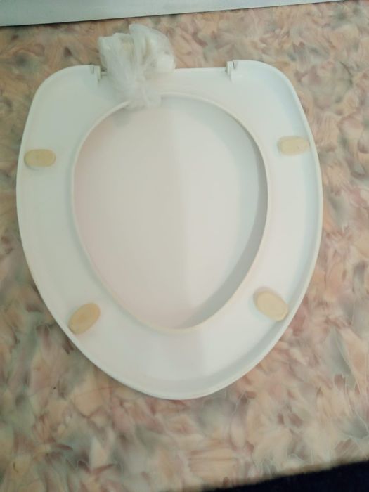 Бак для унитаза,крышка с креплением