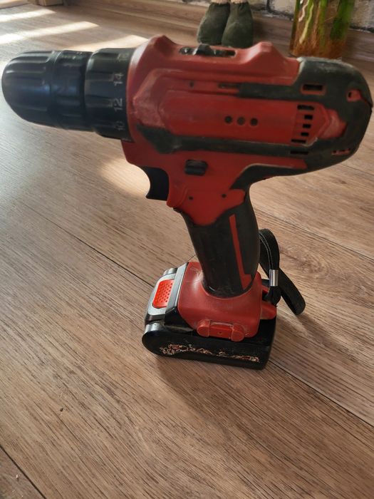 Шуруповёрт+2 батареи