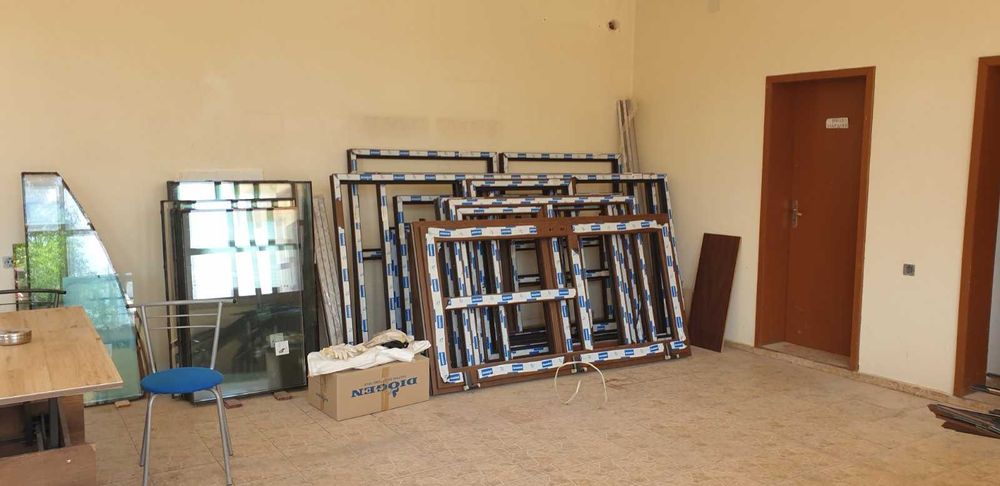 Масивна тухлена къща