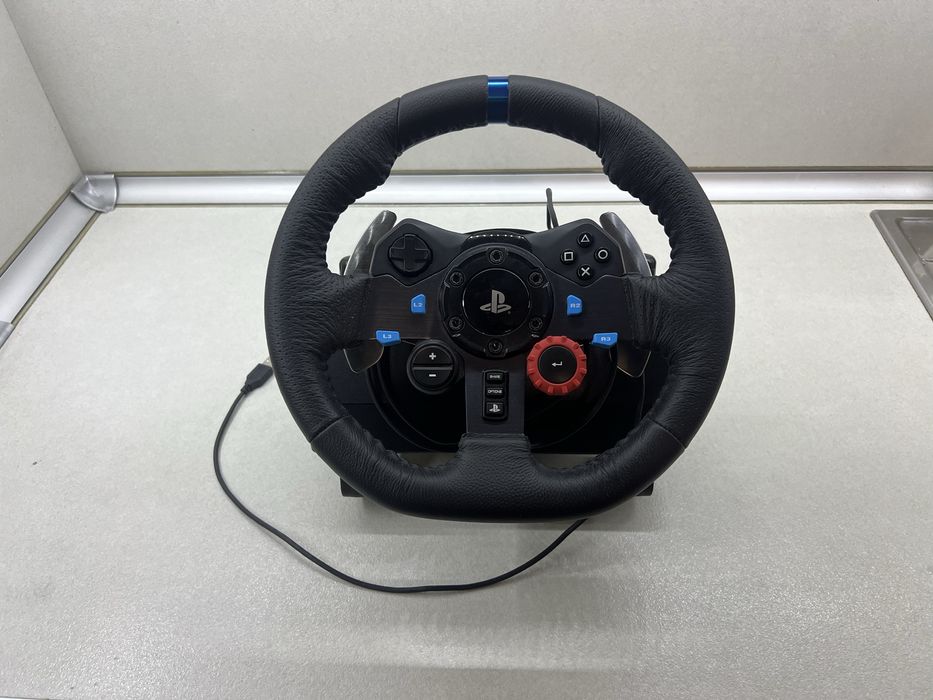 Продавам комплект logitech g29 съдържащ волан педали и schifter
