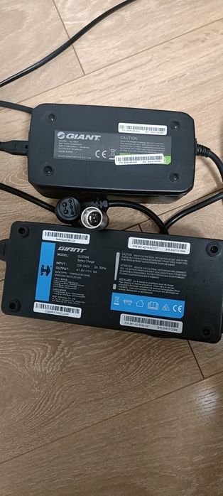 Incarcator rapid GIANT bicicleta electrica 41.8v--4A , 5 pini