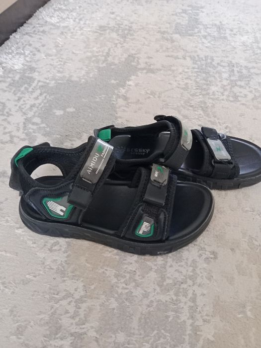 Продам детскую обувь 32 размер