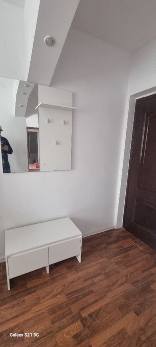 Închiriez apartament cu două camere parter
