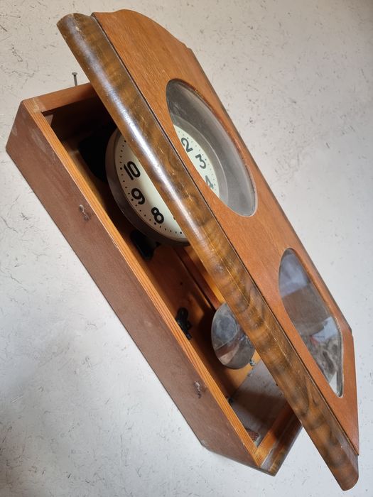 Классик Соат сотилади