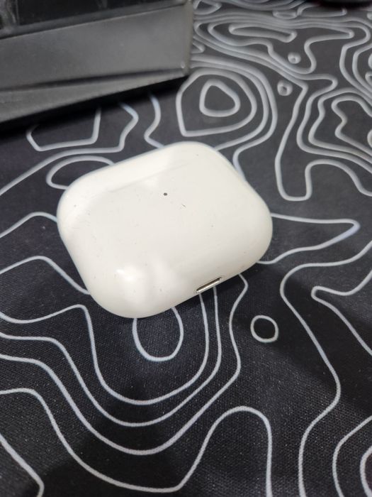 Airpods 3 с дифектом