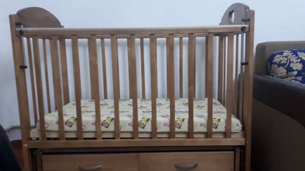 Детская кровать из дерева