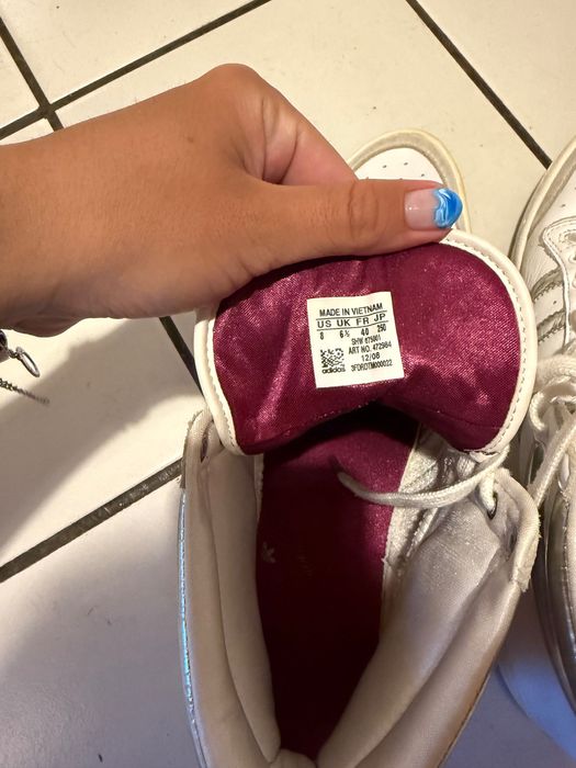 Продавам кецове Адидас