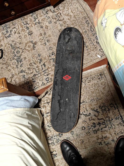 Skateboard Hervis cu imprimeu schelete