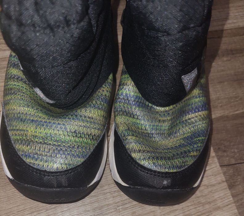 Детски затворени обувки