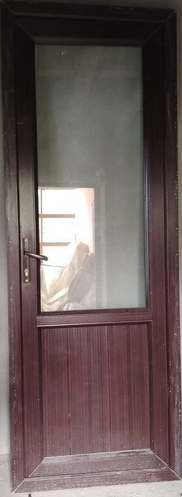 Пластиковые двери