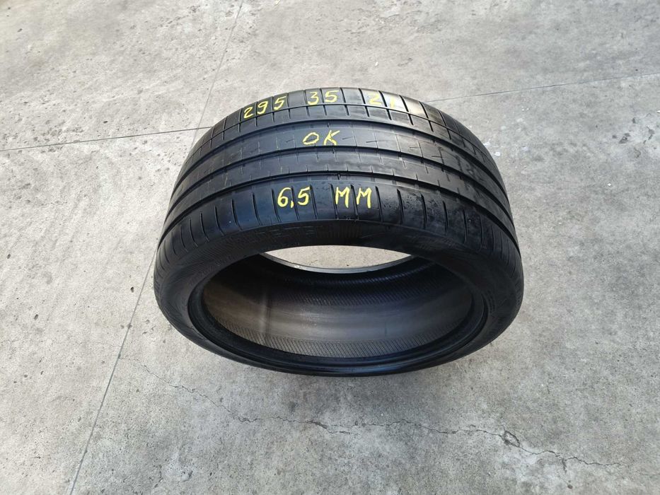 O anvelopa de vara 295 35 21 vredestein ultrac vorti 6,5 mm