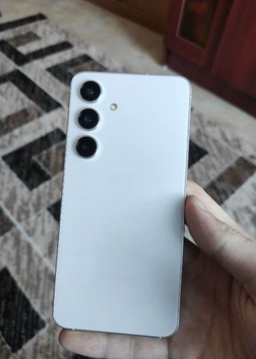 Продаю samsung galaxy s24