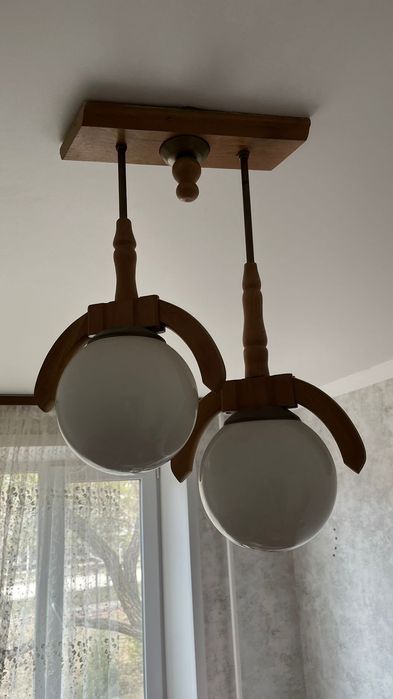 Продам 2 люстры.