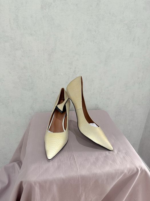 Новые Женские туфли