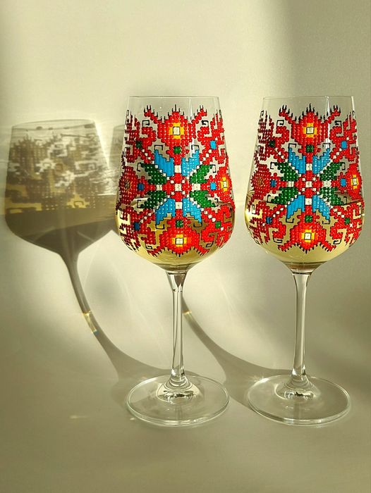 Чаши за вино с народни мотиви