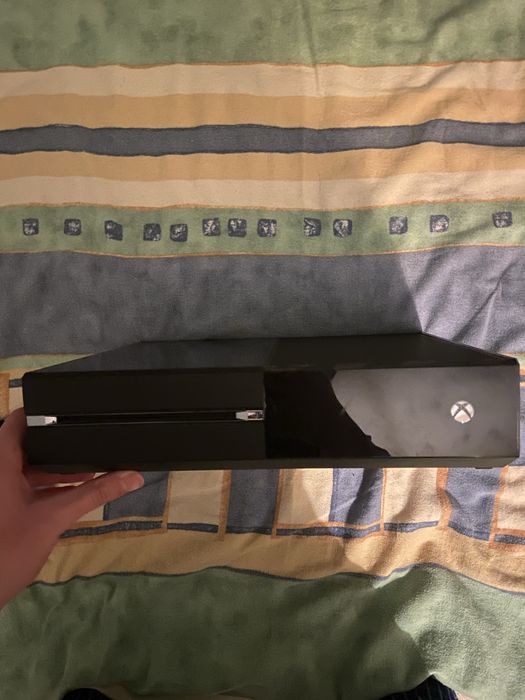 Vand xbox one, 2 controllere + fc24, totul PERFECT functional