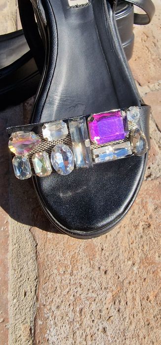 Дамски сандали с камъни