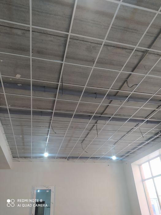 Установка потолков Армстронг