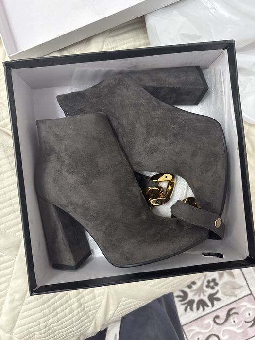 Сапожки на каблуке