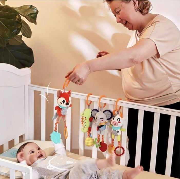 Set nou 4 jucarii atarnatoare, zornaitoare din plus pt bebe