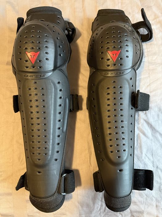 Genunchere Dainese – NOI, nepurtate