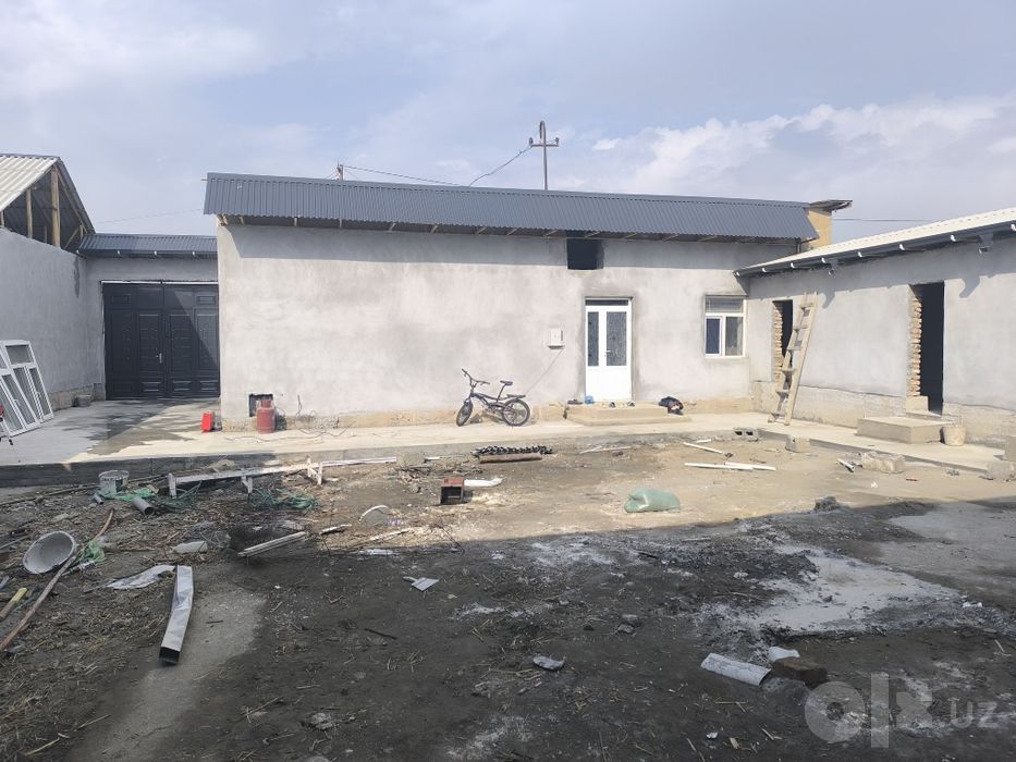 Жомбой центридан 11 хона 10 сутихли Уй сотилади