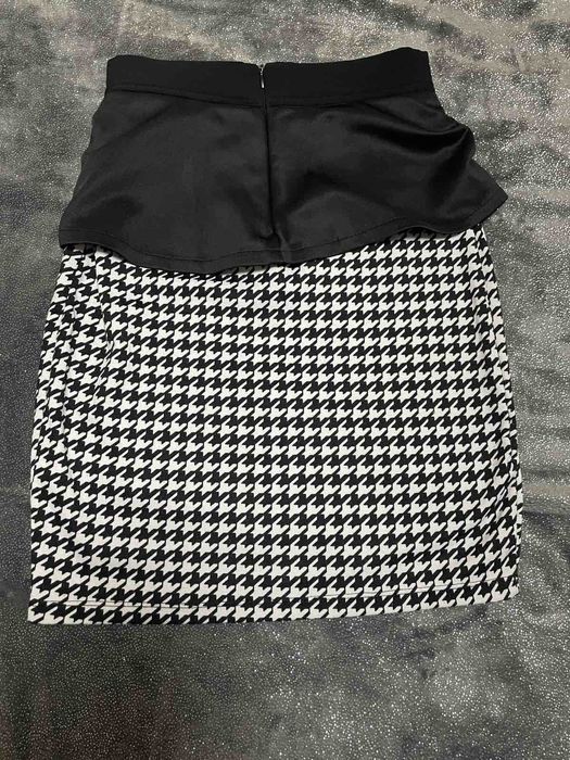 Официална двуцветна пола