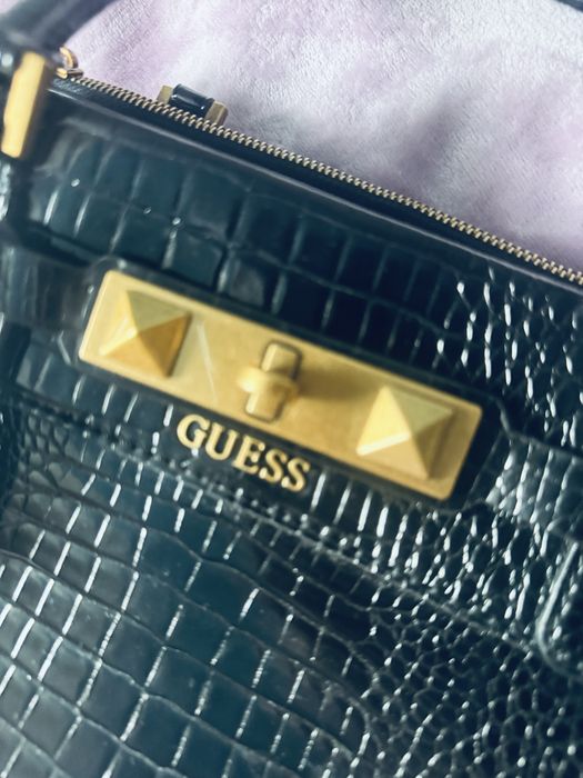 Дамска чанта GUESS