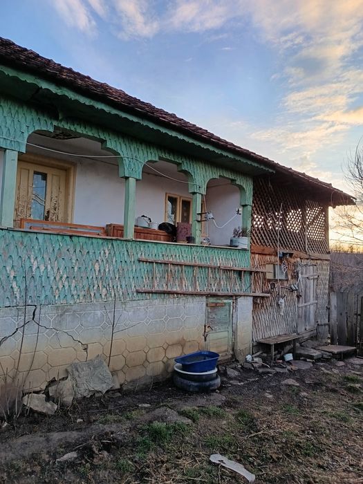 Vând casă bătrânească ,Nucsoara de jos ,Prahova