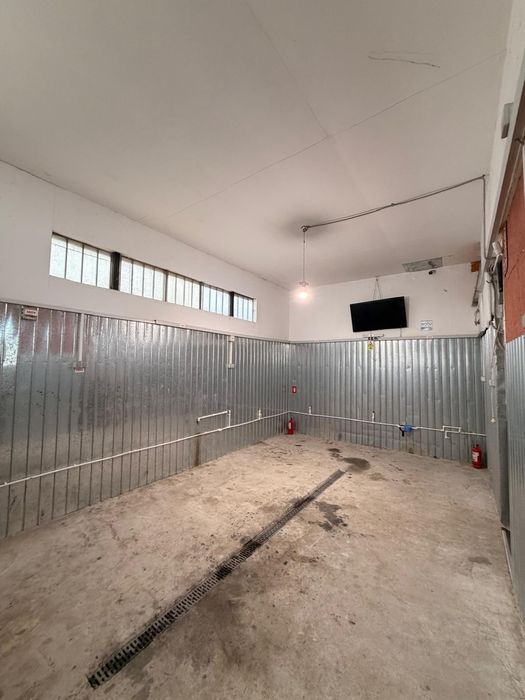 Inchiriez Hala Metalica