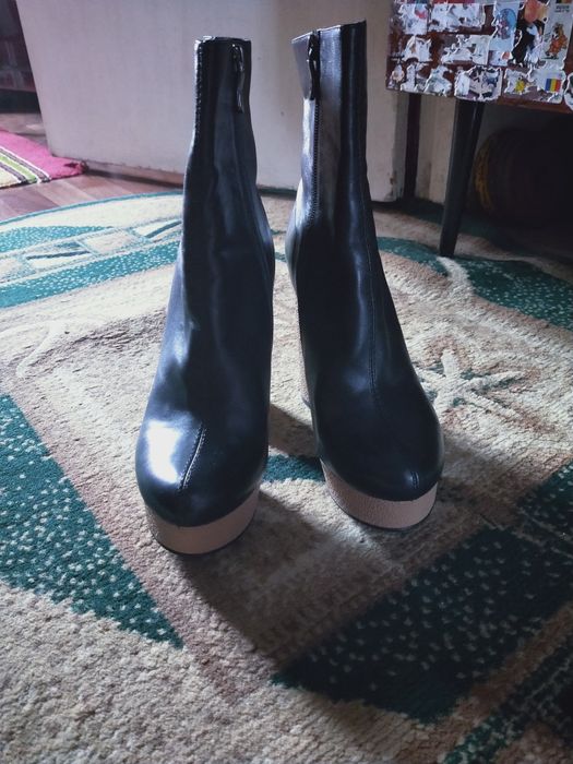 Ботильоны на платформе и высоком каблуке