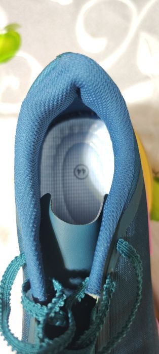 Чисто нови маратонки 44 номер водо устойчиви