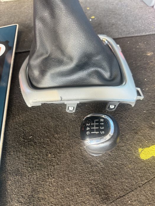 Маншон с топка скоростен лост NISSAN QASHQAI J11 1,6HDI Euro 5 2015г