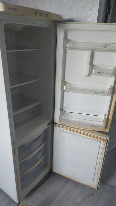 Продам в центре города Тараз  холодильник Самсунг