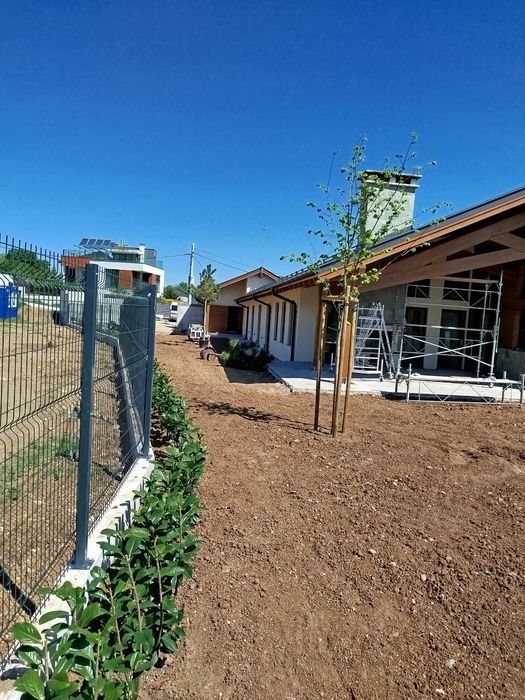 Градинарски услуги,почистване на 
дворове, озеленяване