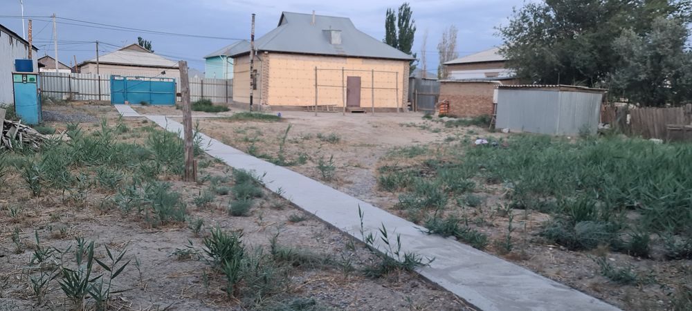 Арай орталыгында жер уй сатылады