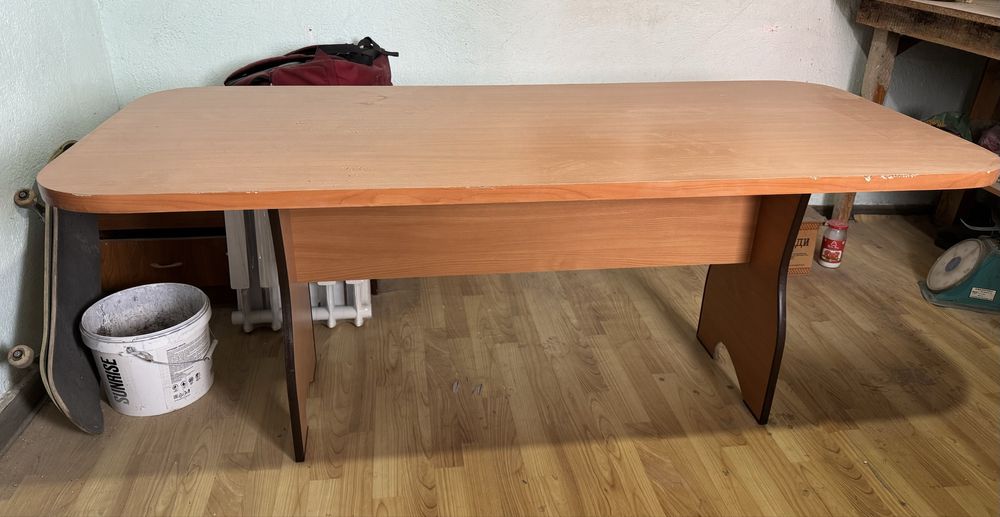 Куханный стол и уголок , стулья