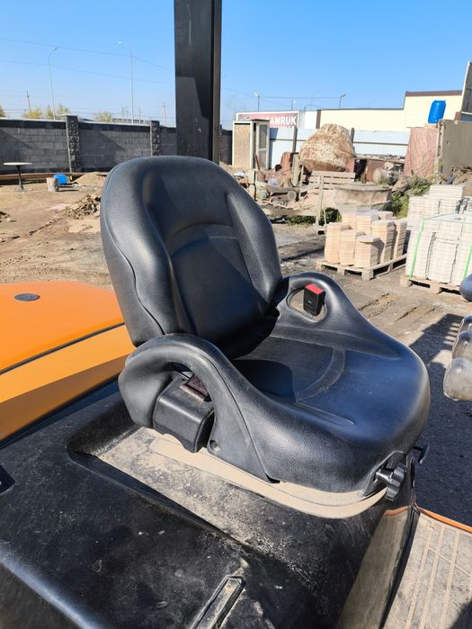 Вилочный погрузчик