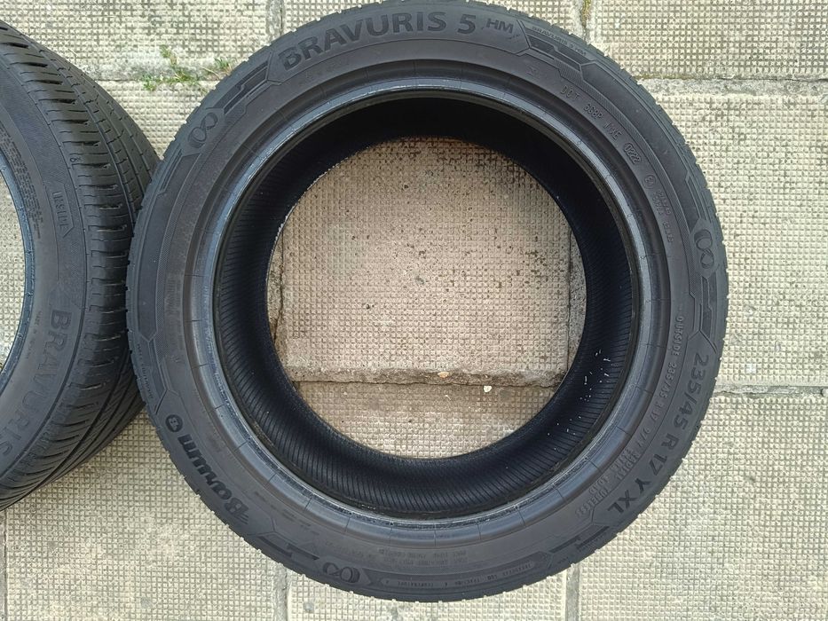 2 броя летни гуми 235 45 r17 '' BARUM BRAVURIS 5 DOT 0222 7mm