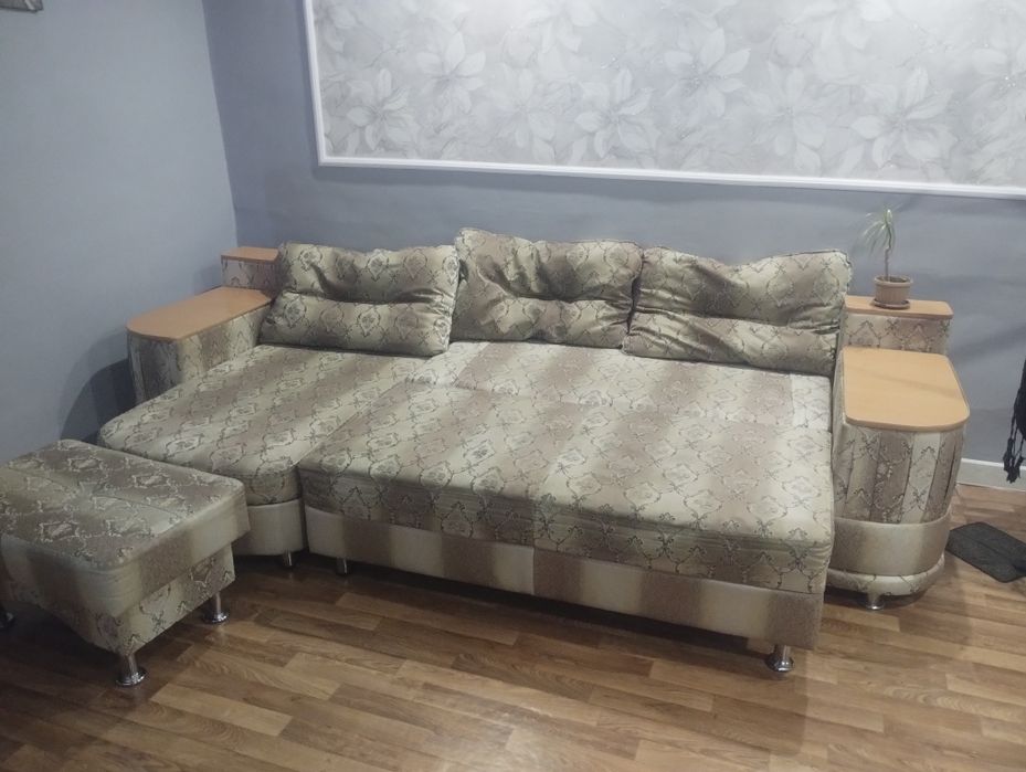 Продам диван  б,у