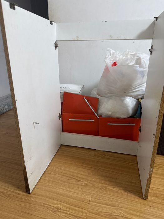 Разобранный кухонный гарнитур