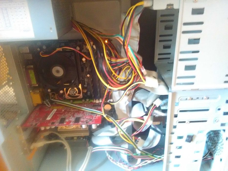 Процесор, DDR SDRAM памет и др. от стар геймърски компютър