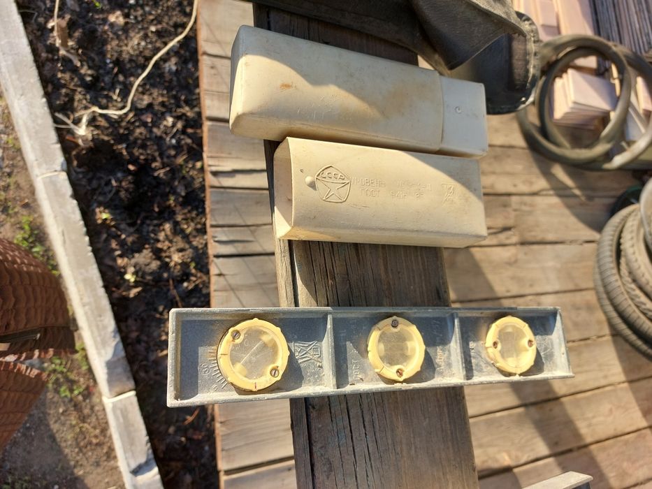 Продам уровни и  другое