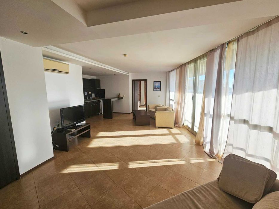 Двустаен апартамент на първа линия в Балчик с морска панорама