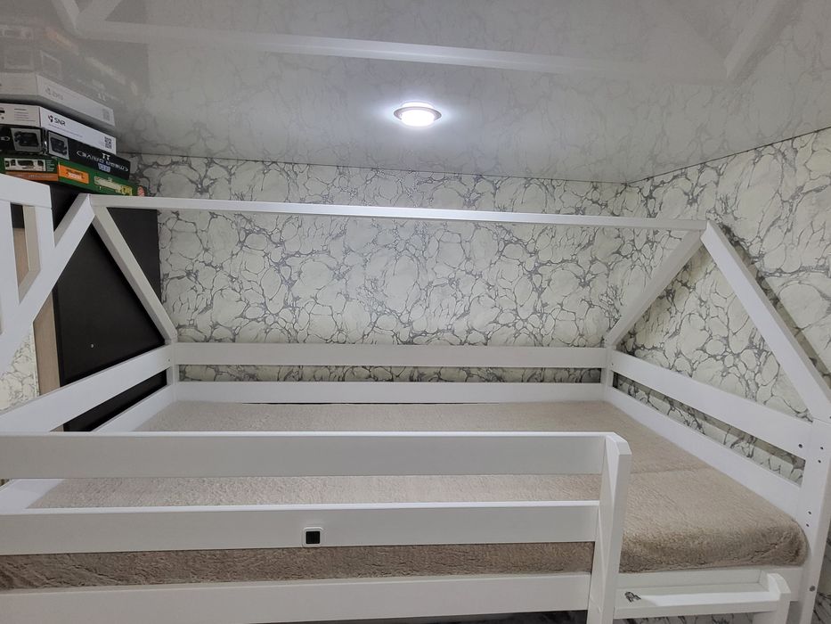 Двухъярусная кровать