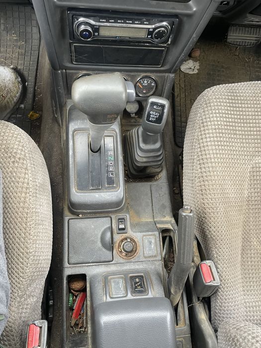 Vând mitsubishi pajero