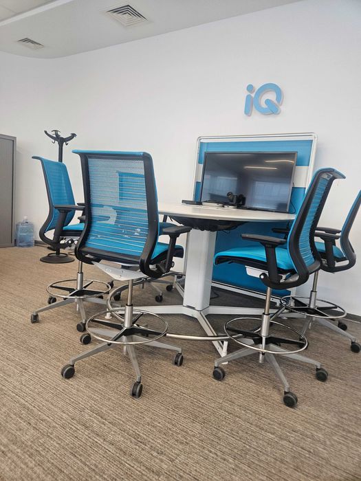 Стол для переговоров с 5 стульями