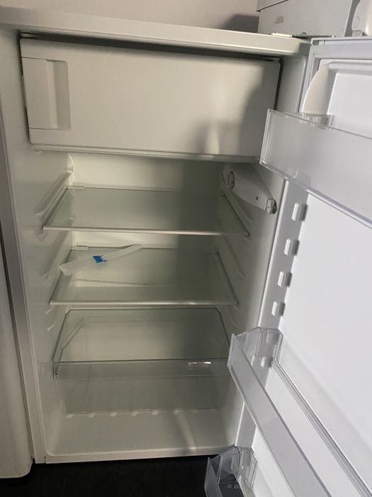 Хладилник Electrolux с малък фризер